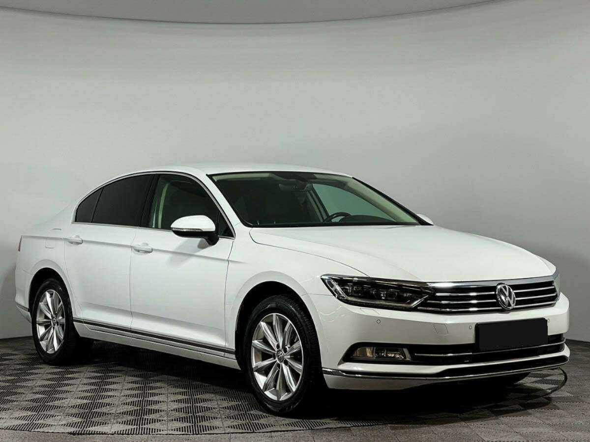 Volkswagen Passat б/у, 2017, Роботизированная. Фото: #2