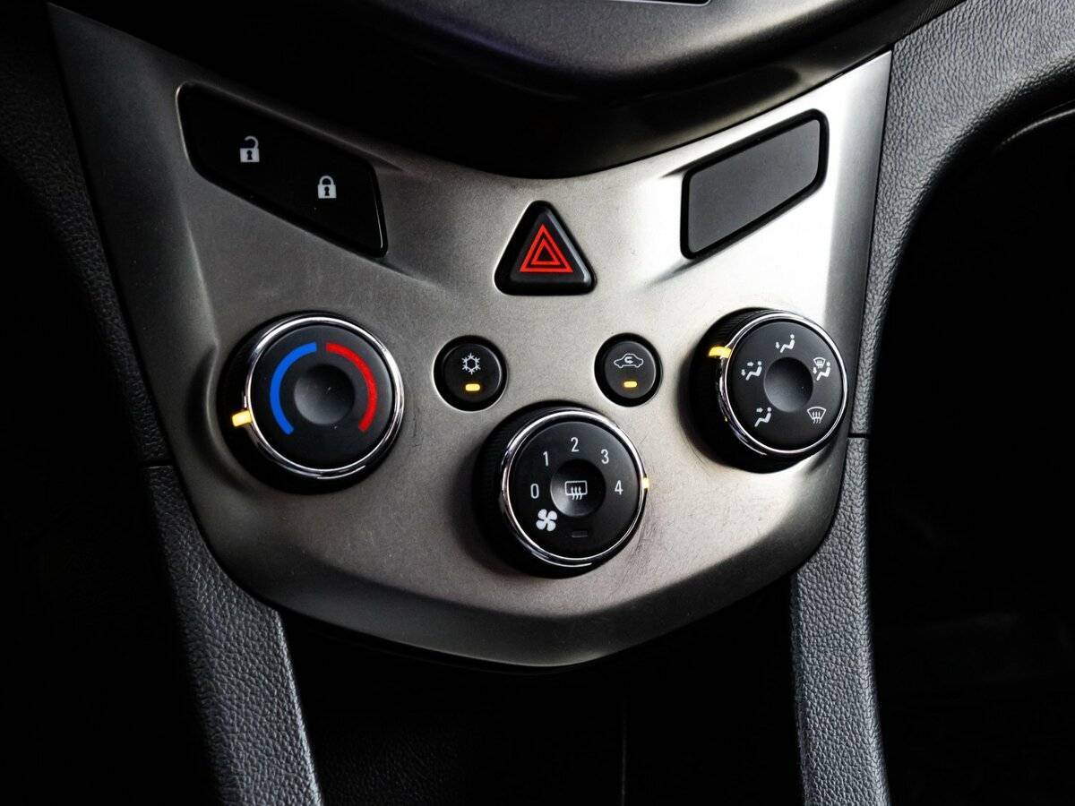 Chevrolet Aveo б/у, 2015, Автоматическая. Фото: #10