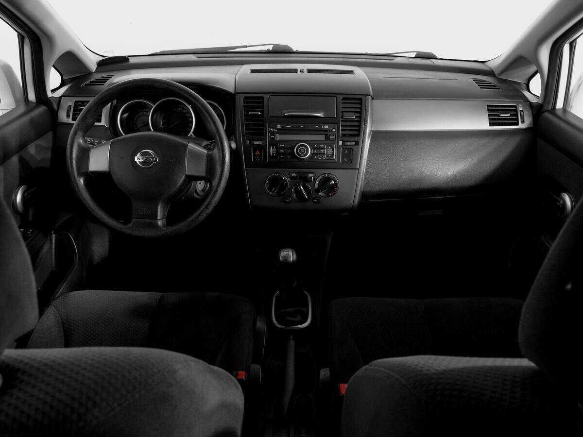 Nissan Tiida б/у, 2013, Механическая. Фото: #10