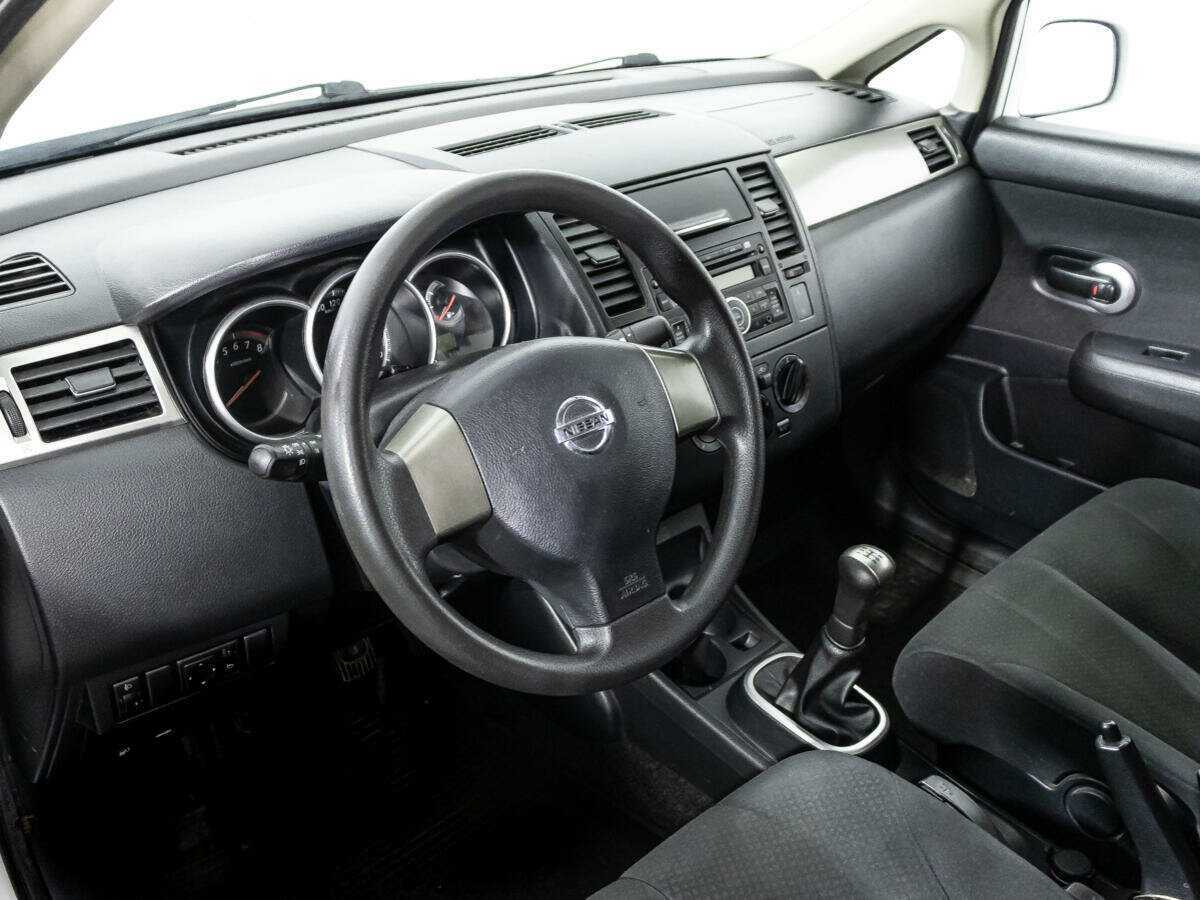 Nissan Tiida б/у, 2013, Механическая. Фото: #10