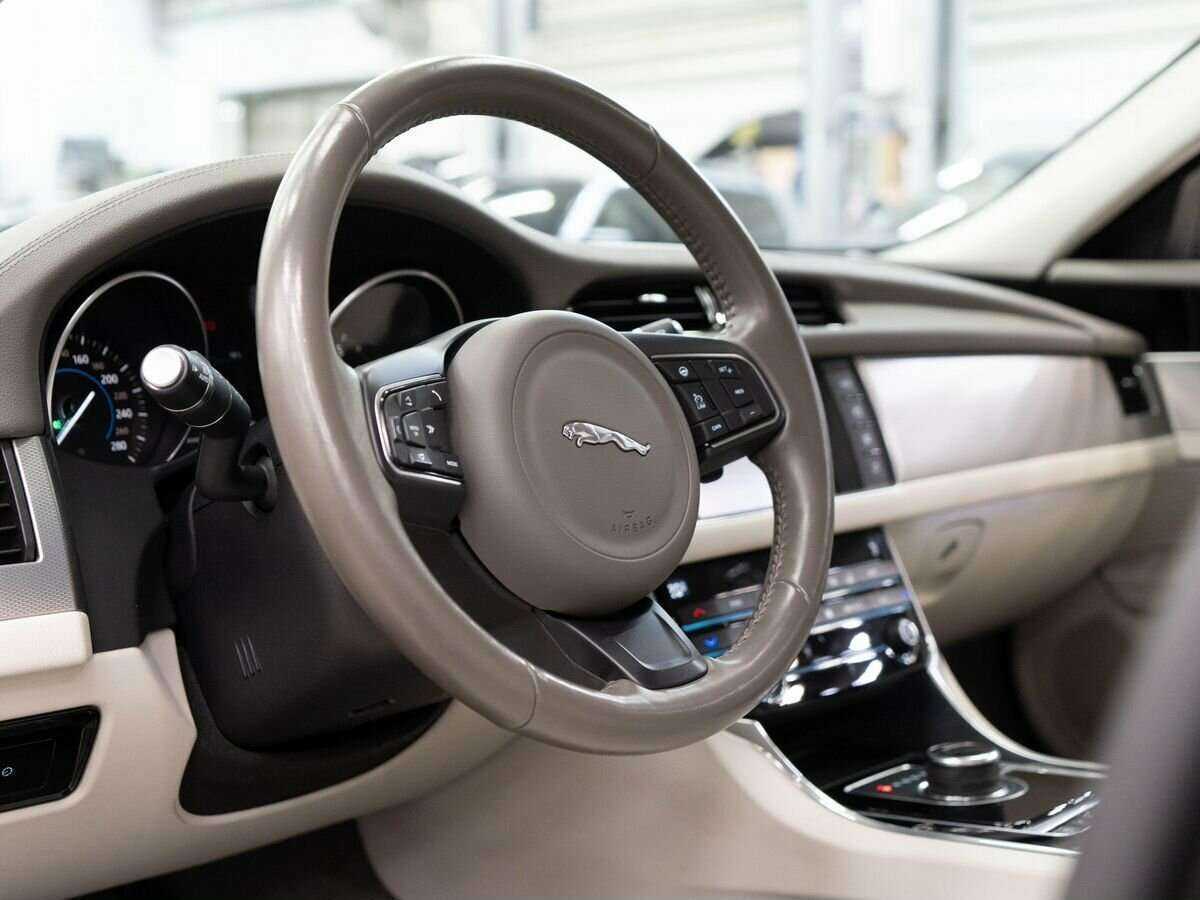 Jaguar XF б/у, 2017, Автоматическая. Фото: #4