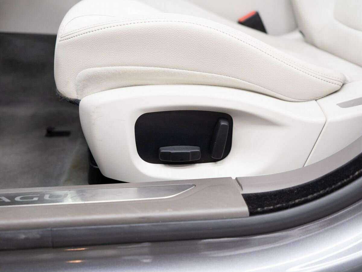 Jaguar XF б/у, 2017, Автоматическая. Фото: #15