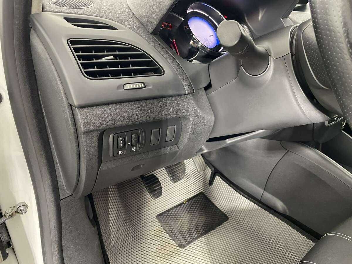 Renault Fluence б/у, 2015, Механическая. Фото: #8