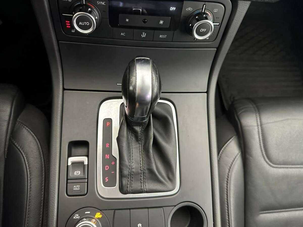 Volkswagen Touareg б/у, 2012, Автоматическая. Фото: #12