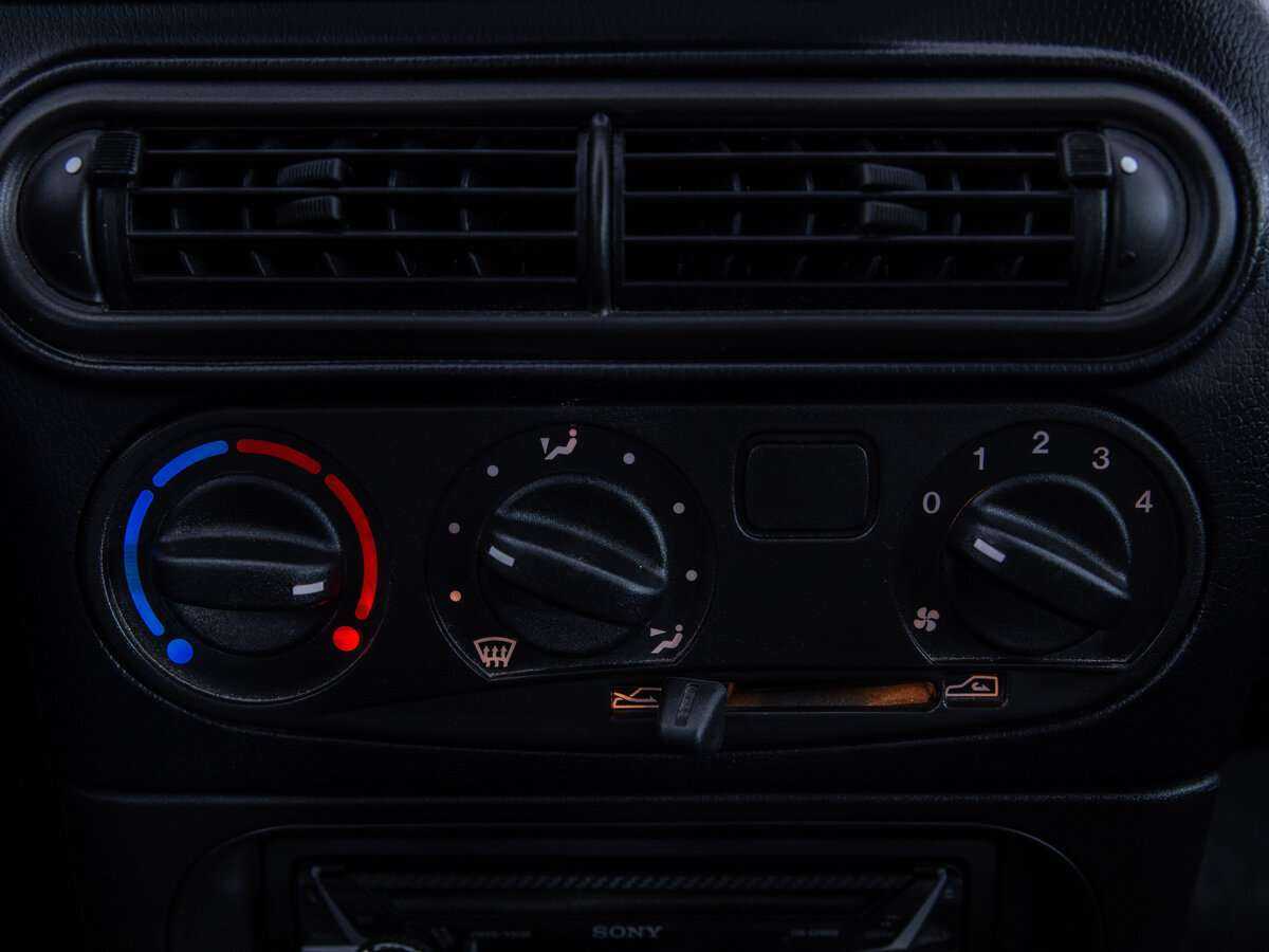 Chevrolet Niva б/у, 2015, Механическая. Фото: #9