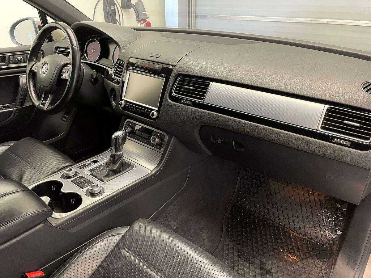 Volkswagen Touareg б/у, 2015, Автоматическая. Фото: #5