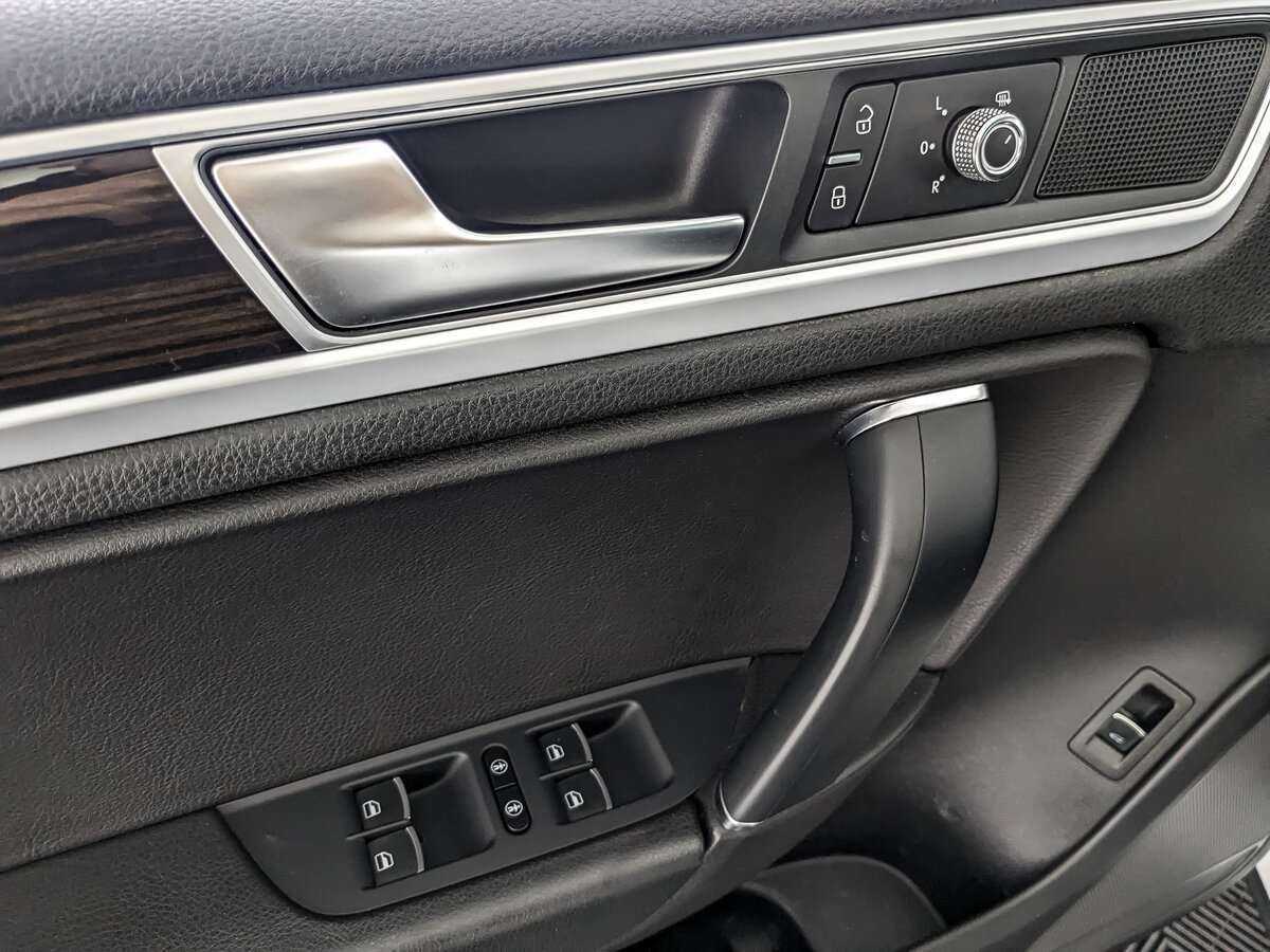 Volkswagen Touareg б/у, 2017, Автоматическая. Фото: #24