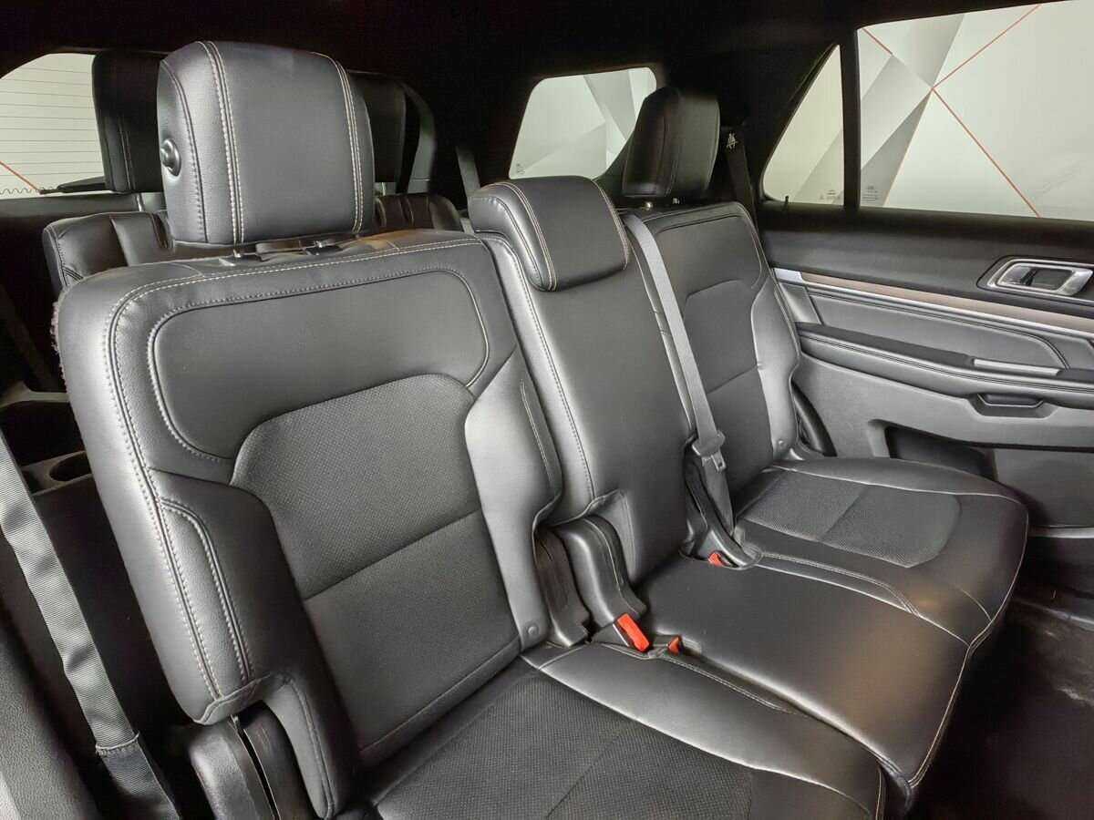 Ford Explorer б/у, 2017, Автоматическая. Фото: #11