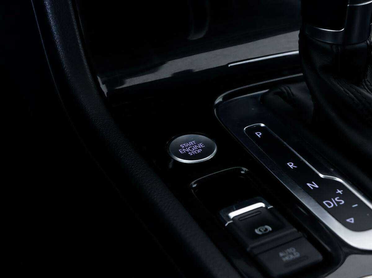 Volkswagen Touareg б/у, 2016, Автоматическая. Фото: #13