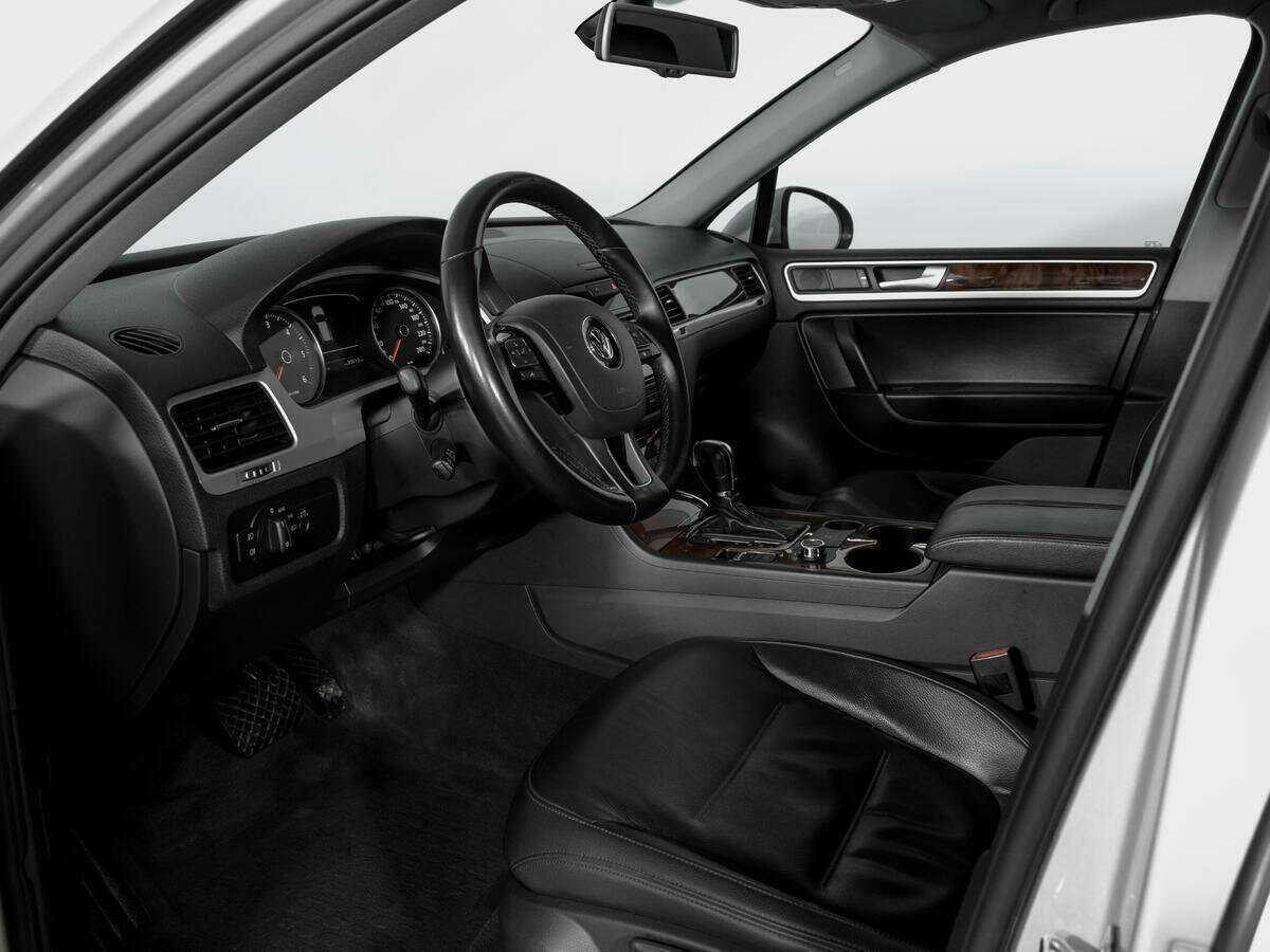 Volkswagen Touareg б/у, 2012, Автоматическая. Фото: #13