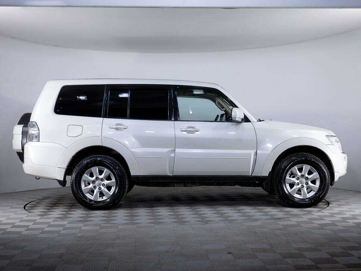 Mitsubishi Pajero б/у, 2013, Механическая. Фото: #2