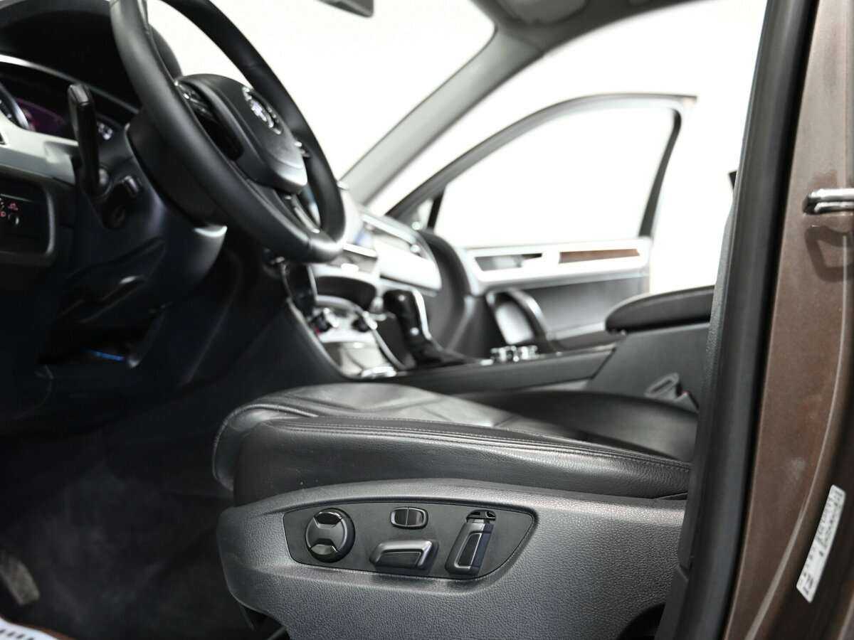 Volkswagen Touareg б/у, 2013, Автоматическая. Фото: #7