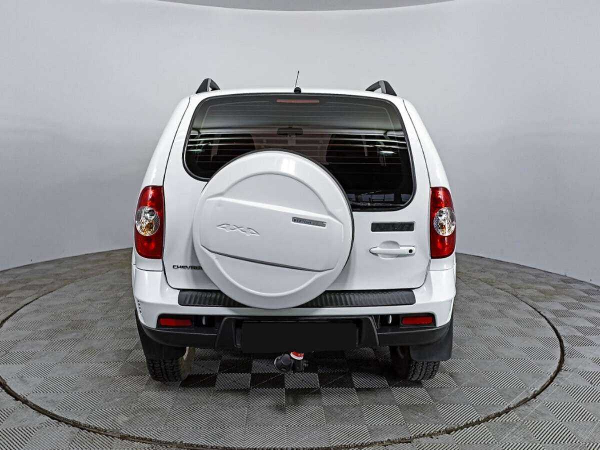 Chevrolet Niva б/у, 2016, Механическая. Фото: #4