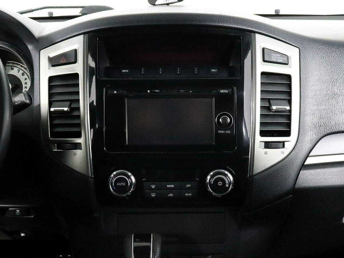 Mitsubishi Pajero б/у, 2017, Автоматическая. Фото: #9