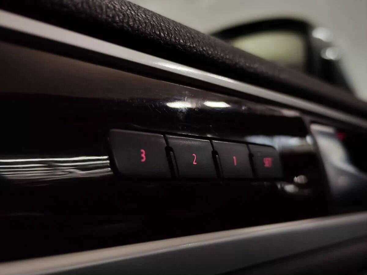 Volkswagen Touareg б/у, 2014, Автоматическая. Фото: #17