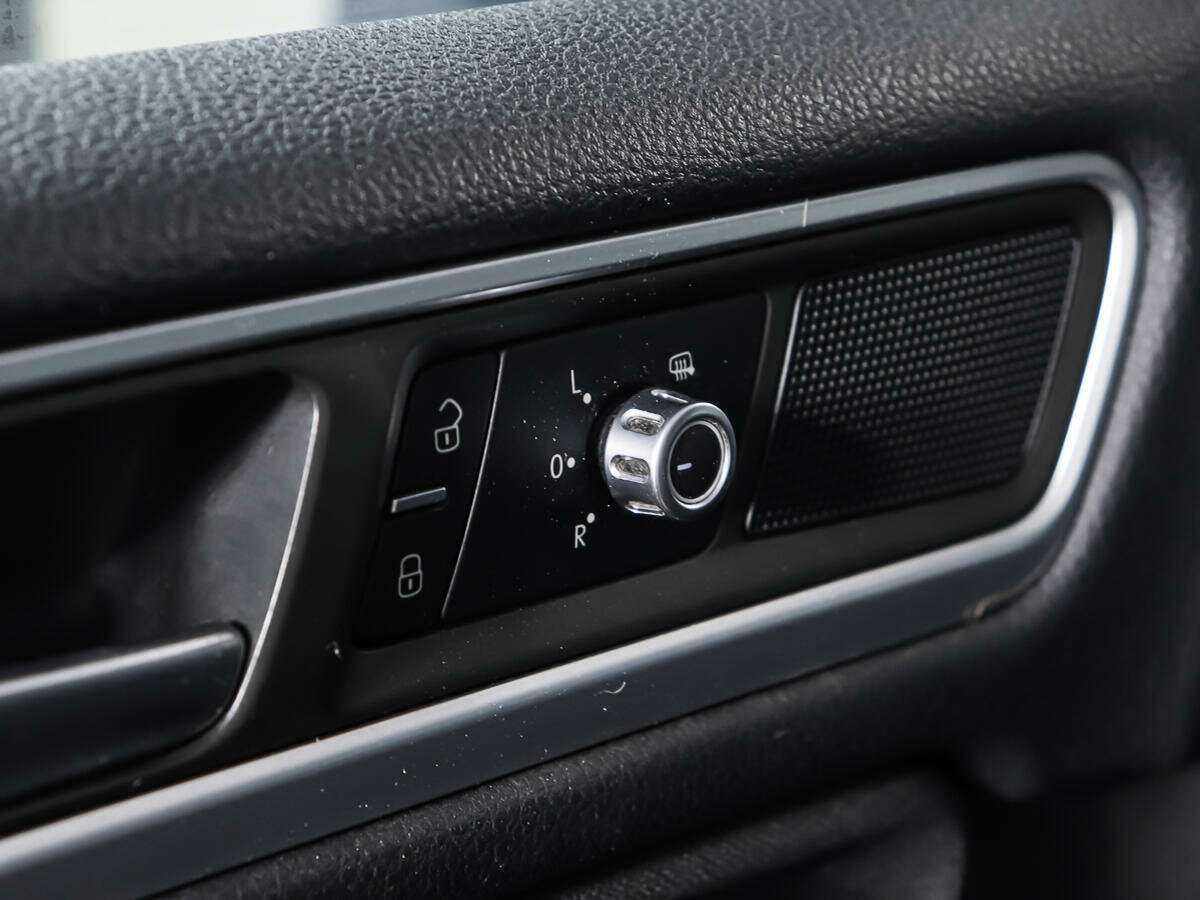 Volkswagen Touareg б/у, 2013, Автоматическая. Фото: #17