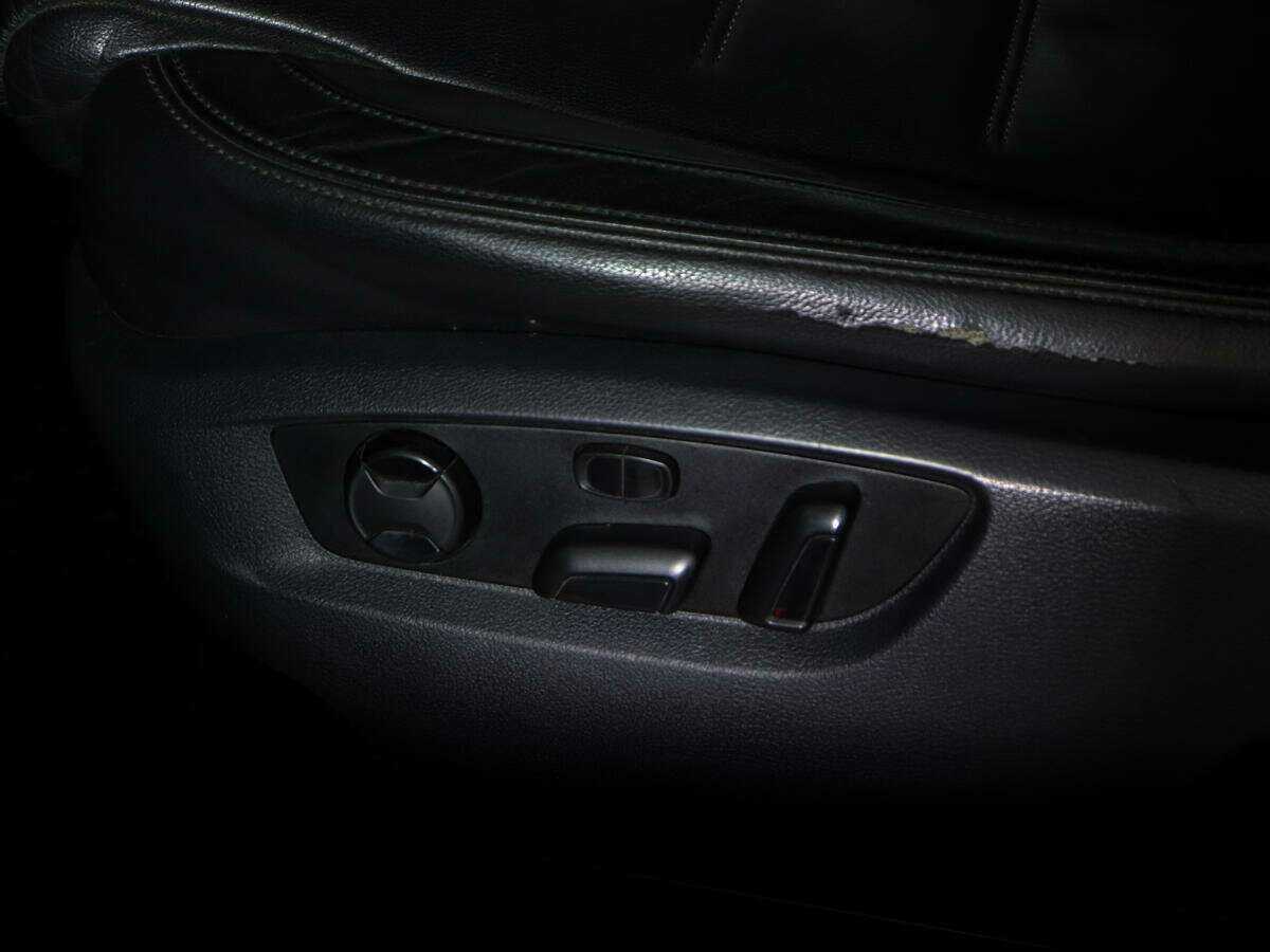 Volkswagen Touareg б/у, 2012, Автоматическая. Фото: #19