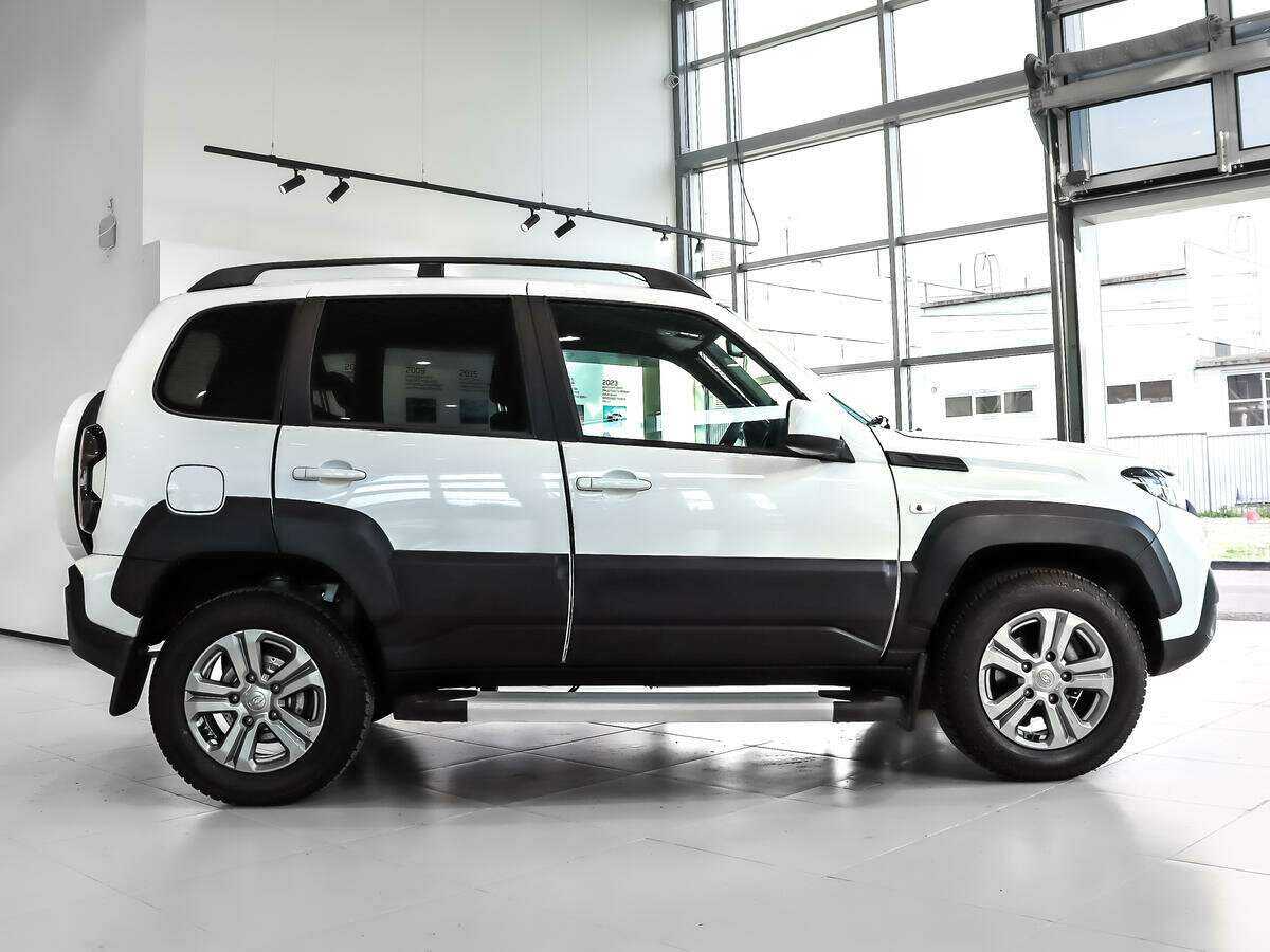 Lada (ВАЗ) Niva б/у, 2023, Механическая. Фото: #3