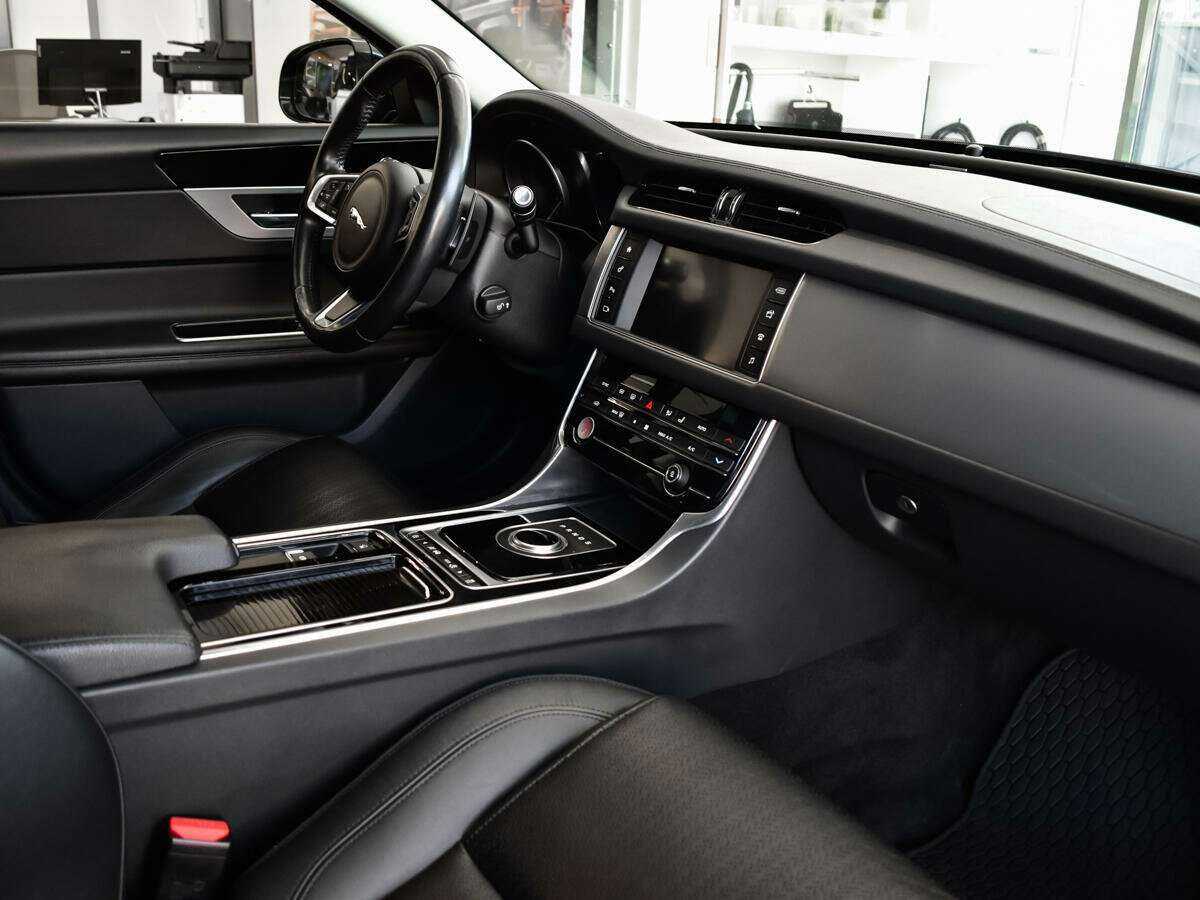 Jaguar XF б/у, 2017, Автоматическая. Фото: #7