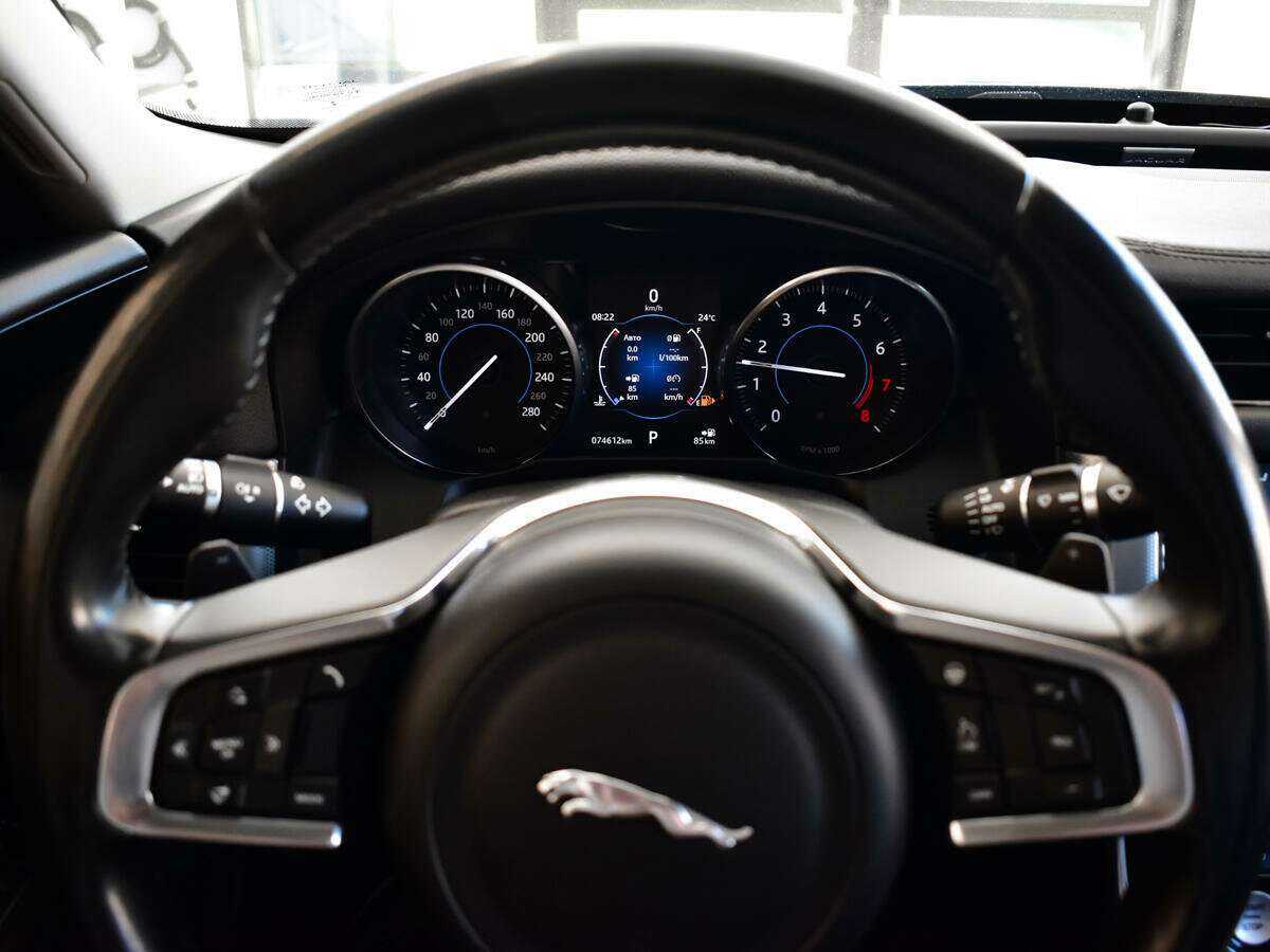 Jaguar XF б/у, 2017, Автоматическая. Фото: #9