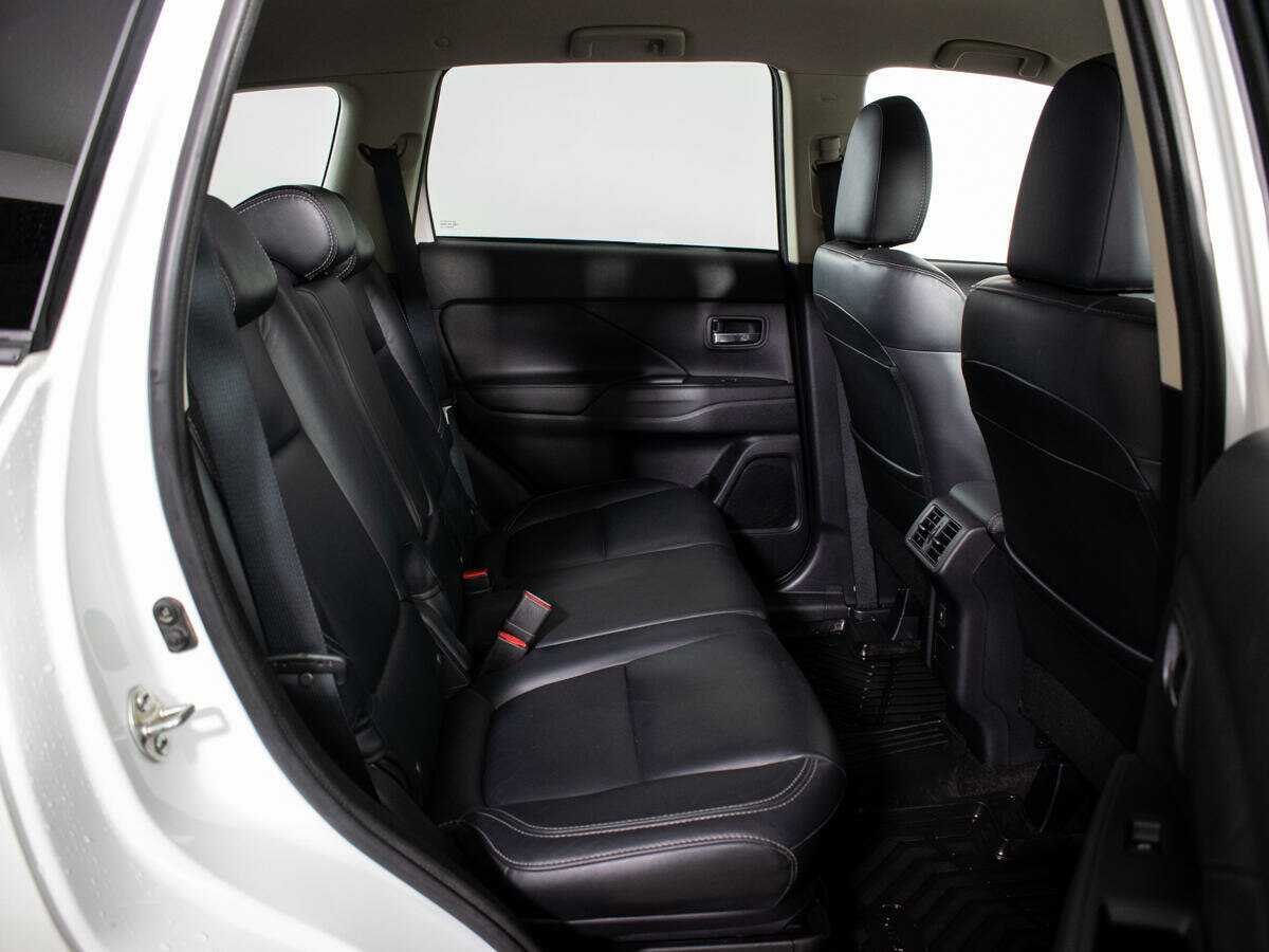 Mitsubishi Outlander б/у, 2020, Вариатор. Фото: #9