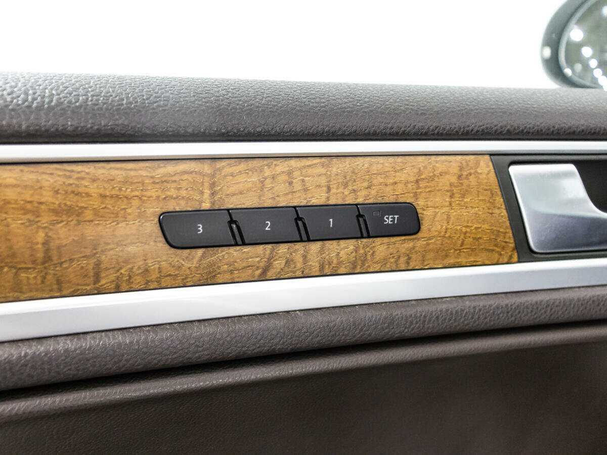 Volkswagen Touareg б/у, 2013, Автоматическая. Фото: #13