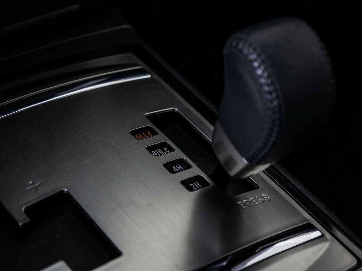 Mitsubishi Pajero б/у, 2017, Автоматическая. Фото: #14