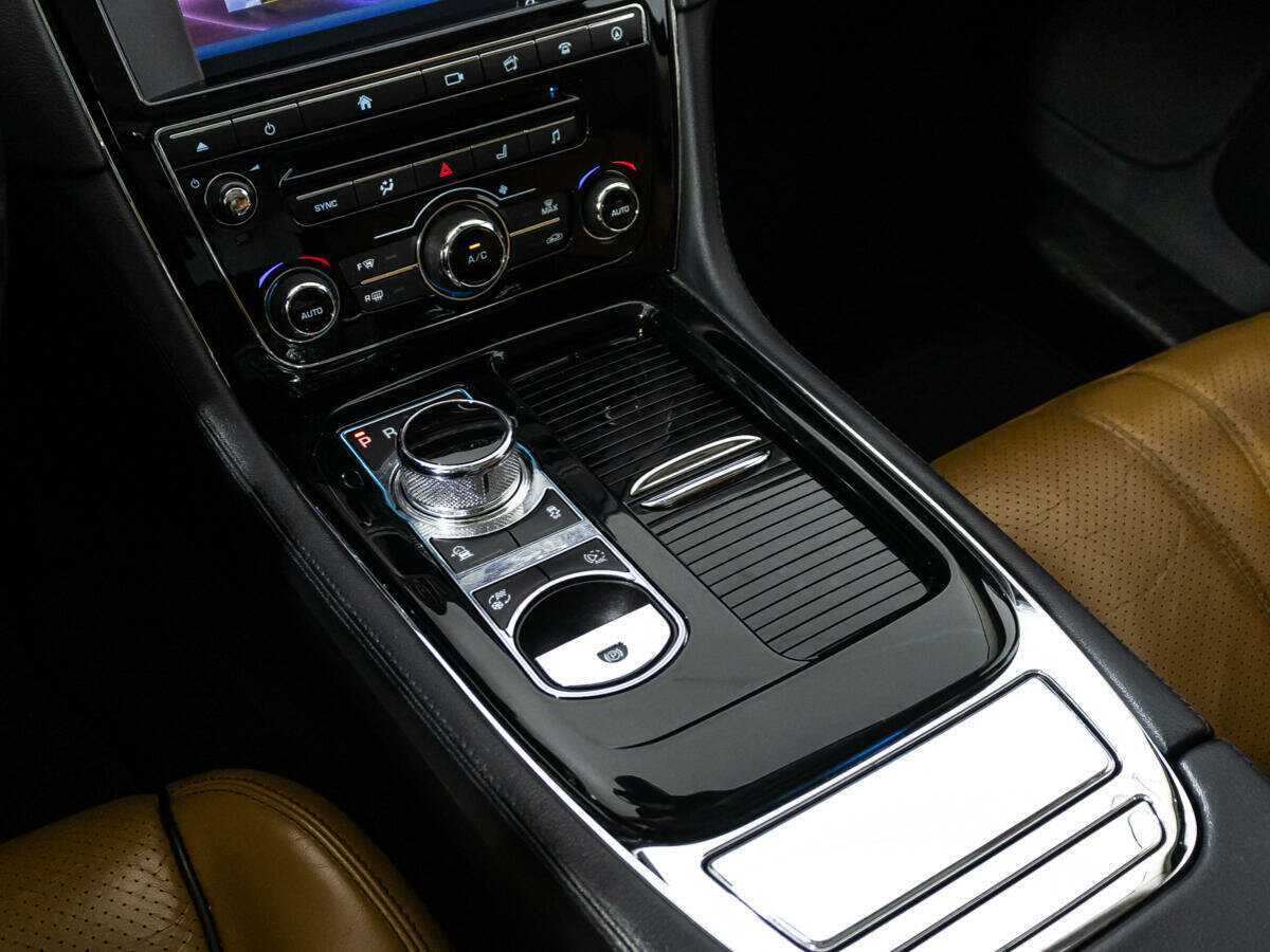 Jaguar XJ б/у, 2016, Автоматическая. Фото: #23