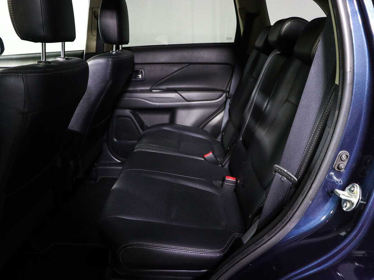 Mitsubishi Outlander б/у, 2017, Автоматическая. Фото: #7