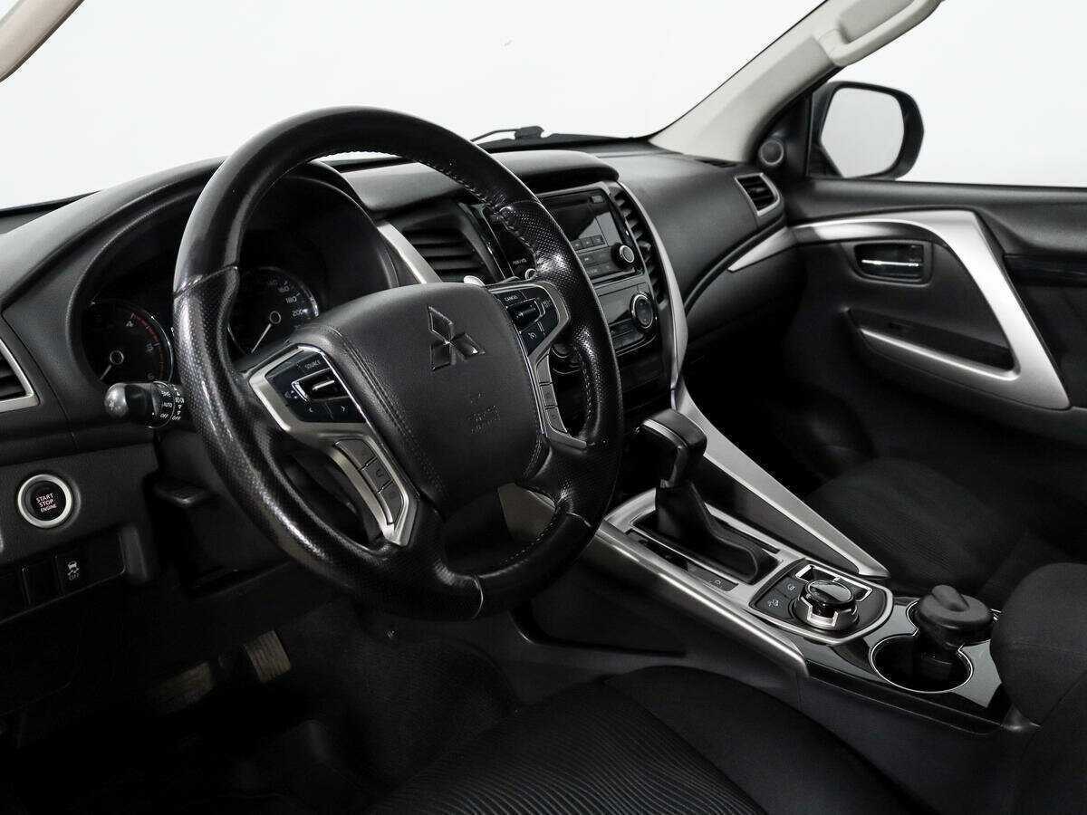 Mitsubishi Pajero Sport б/у, 2017, Автоматическая. Фото: #8