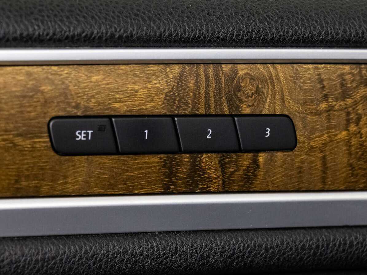 Volkswagen Touareg б/у, 2012, Автоматическая. Фото: #17