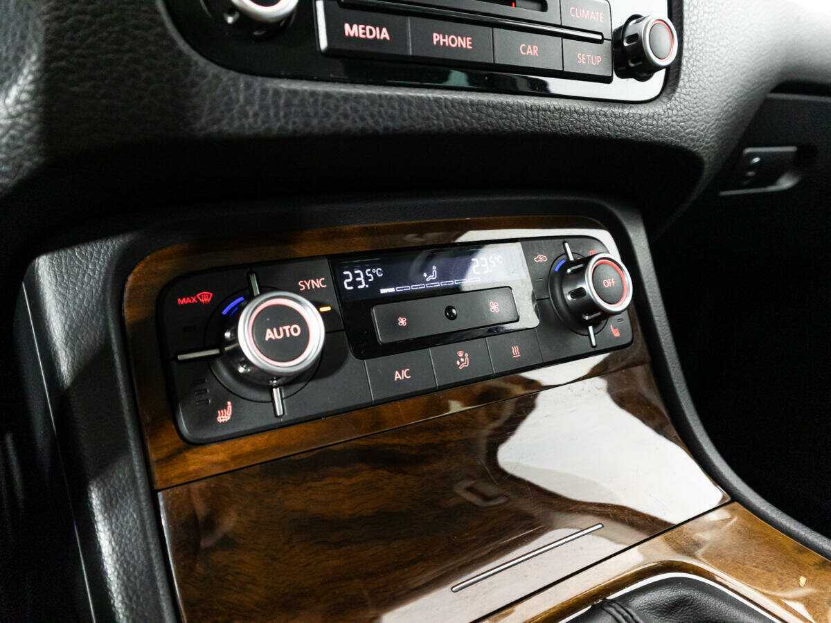 Volkswagen Touareg б/у, 2013, Автоматическая. Фото: #18