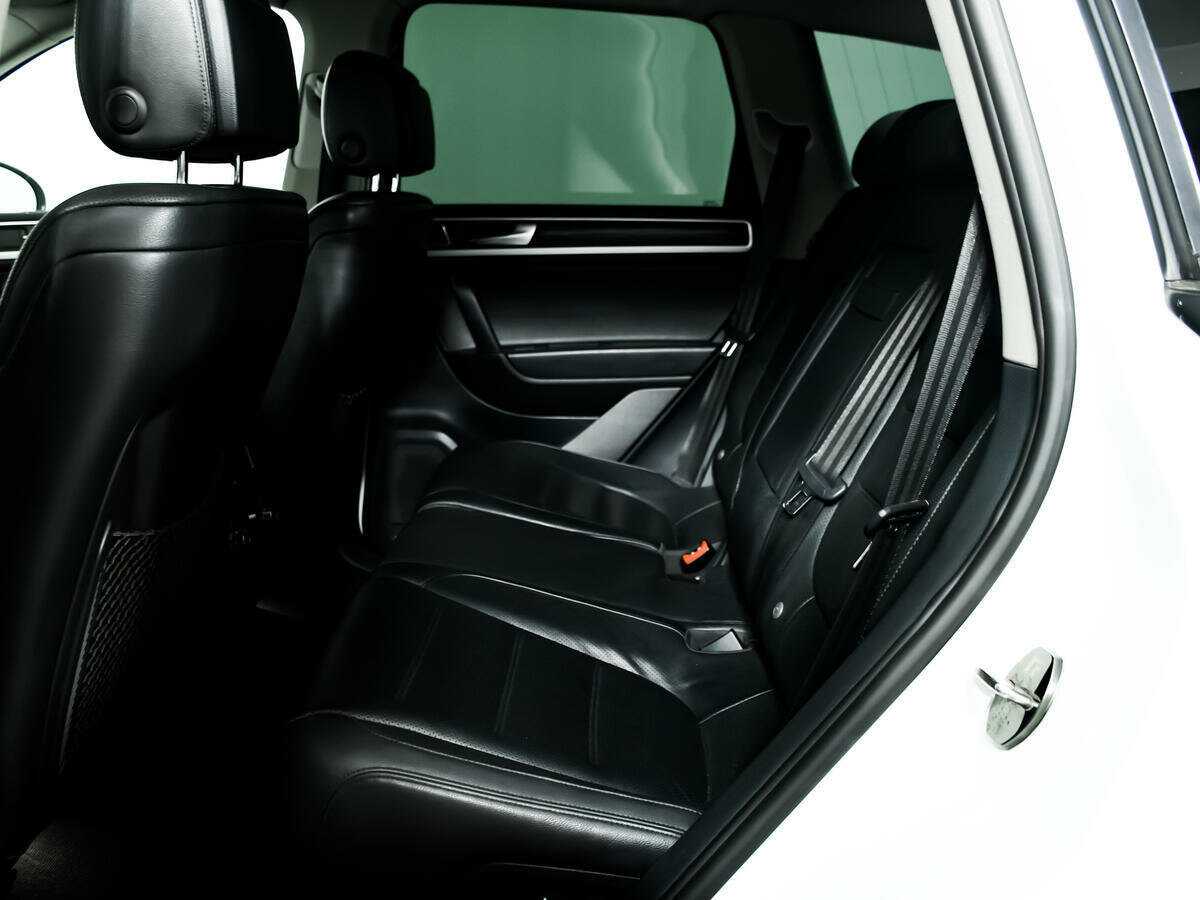 Volkswagen Touareg б/у, 2012, Автоматическая. Фото: #11