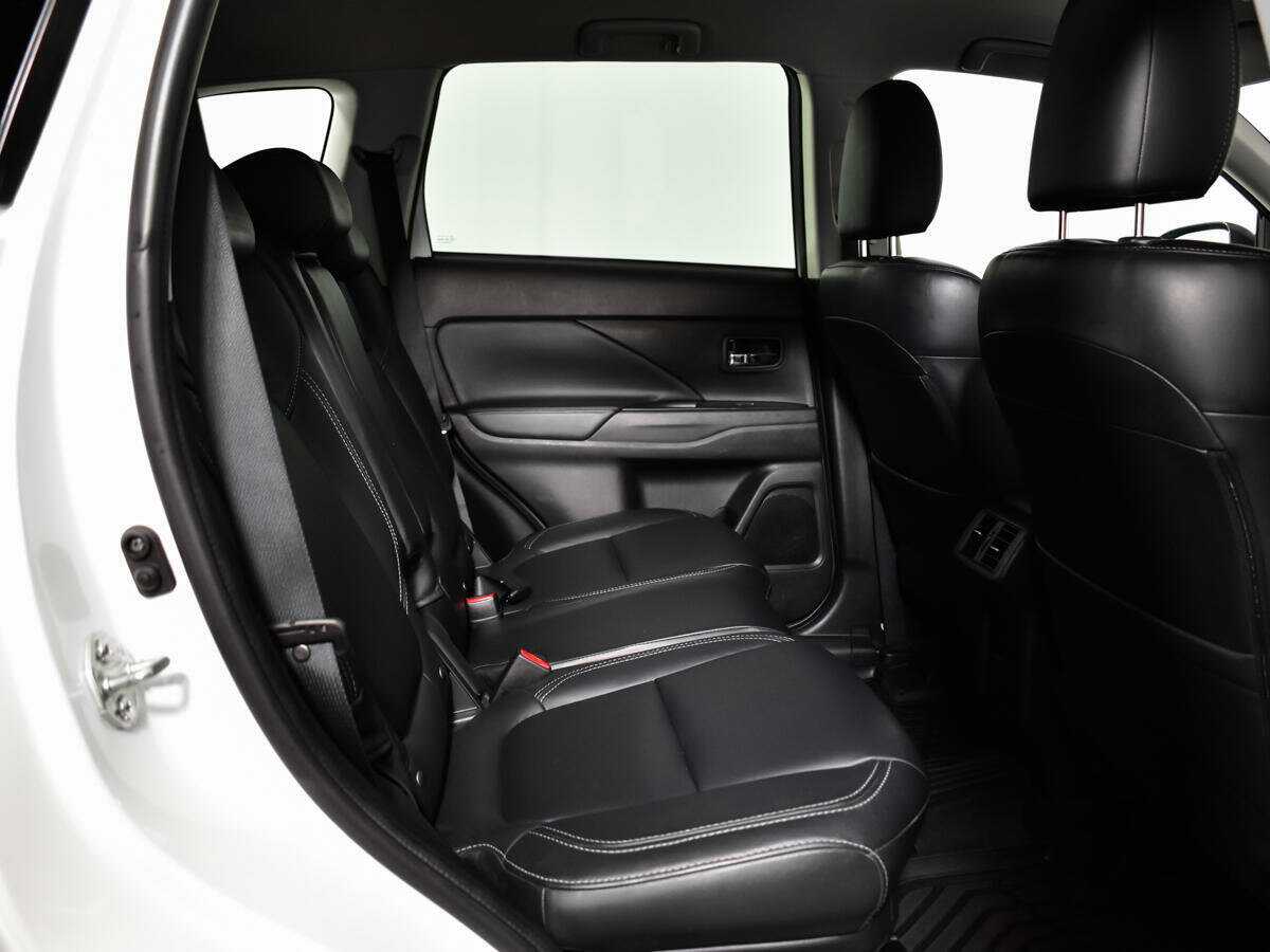 Mitsubishi Outlander б/у, 2021, Вариатор. Фото: #9