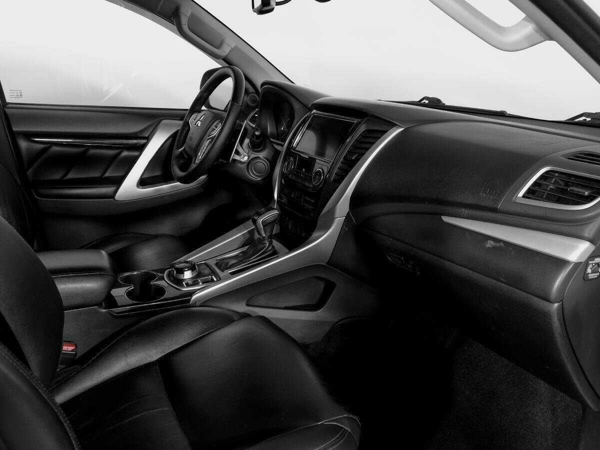 Mitsubishi Pajero Sport б/у, 2018, Автоматическая. Фото: #8