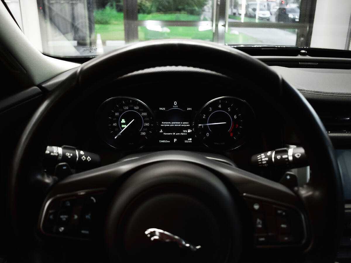 Jaguar XF б/у, 2016, Автоматическая. Фото: #6