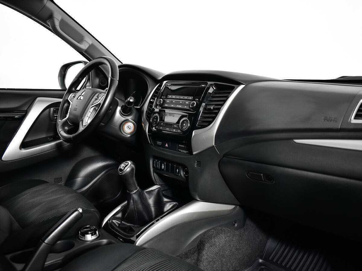 Mitsubishi Pajero Sport б/у, 2017, Механическая. Фото: #8