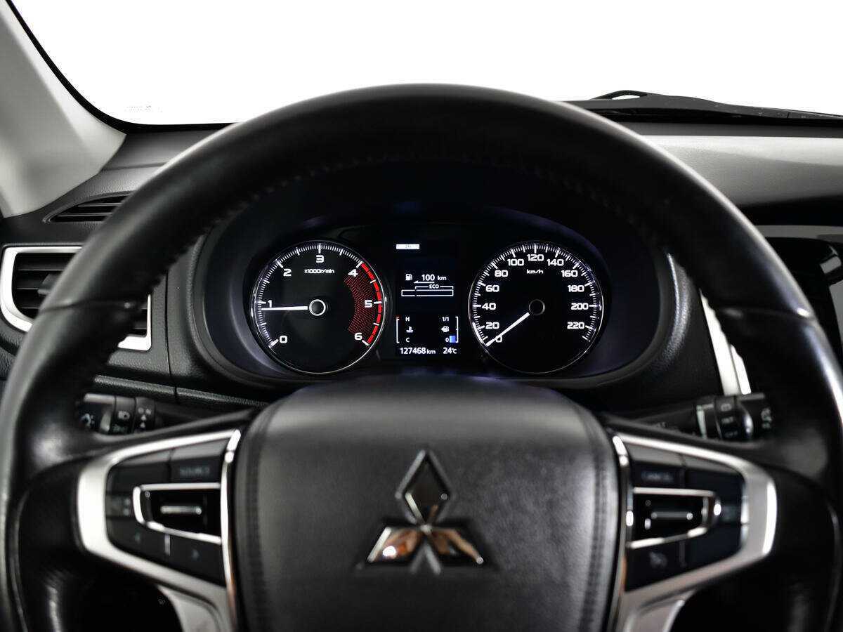 Mitsubishi Pajero Sport б/у, 2017, Механическая. Фото: #10