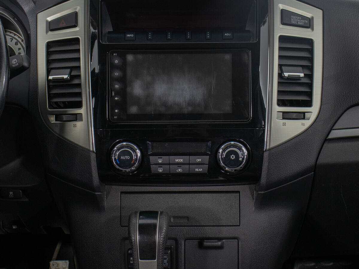 Mitsubishi Pajero б/у, 2017, Автоматическая. Фото: #16