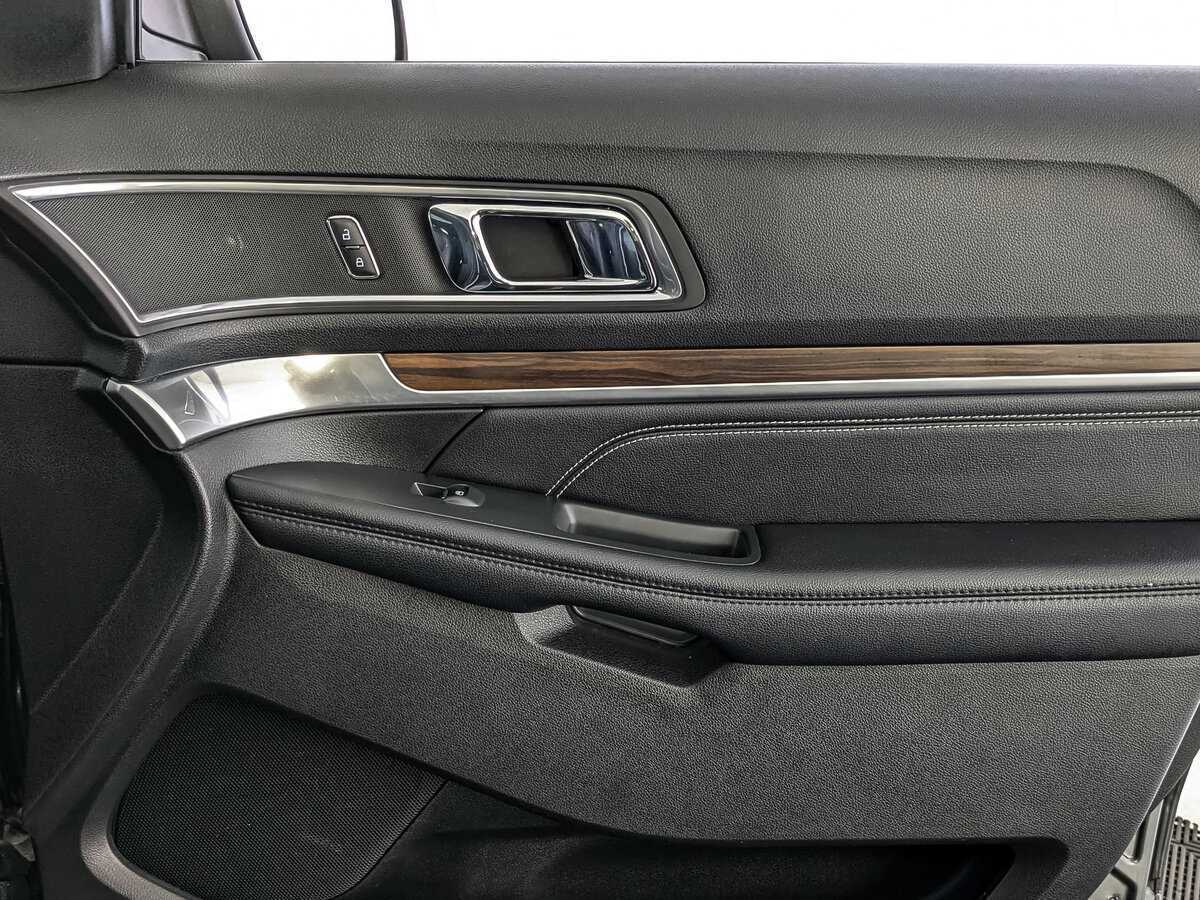 Ford Explorer б/у, 2017, Автоматическая. Фото: #17