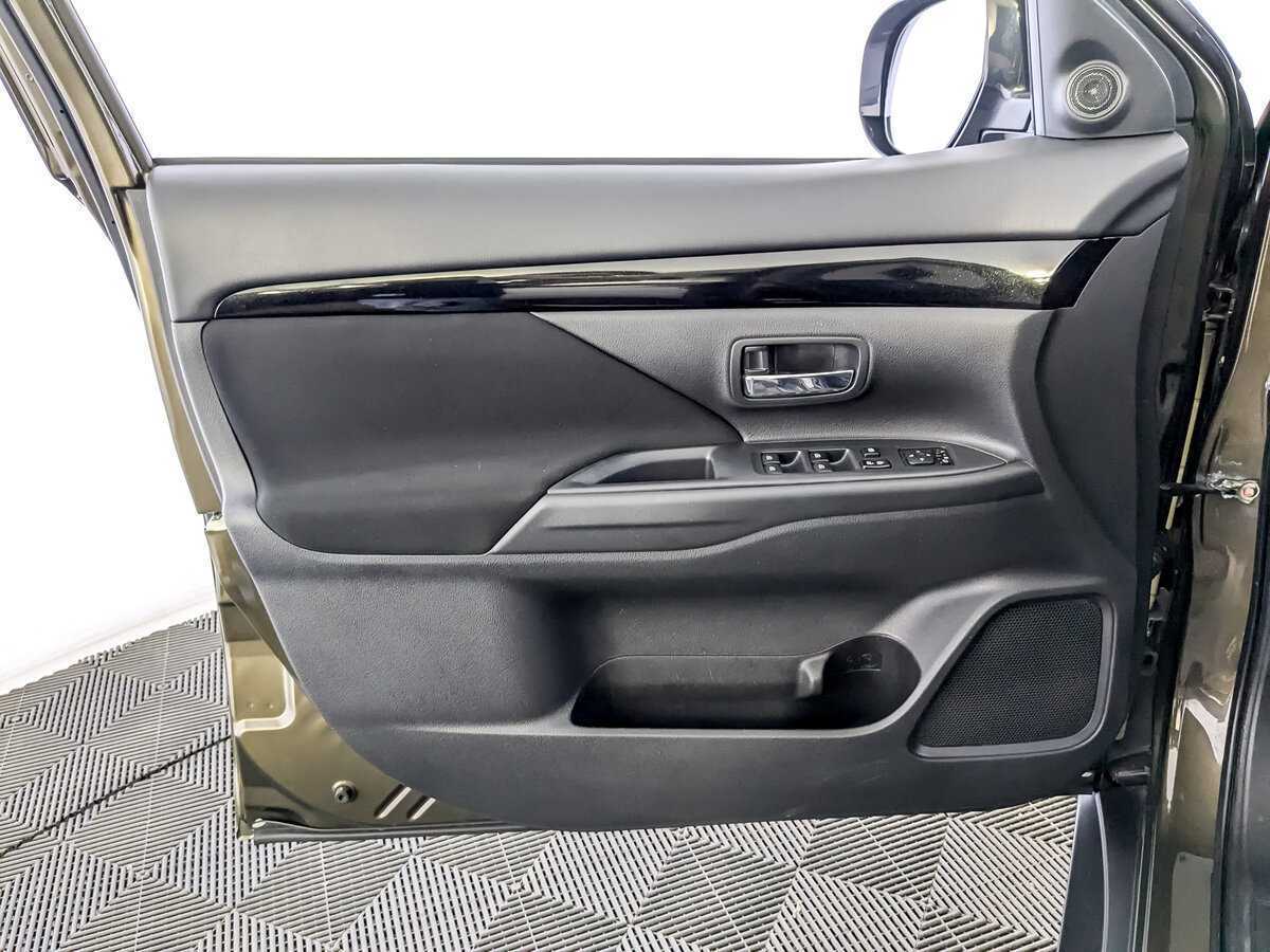 Mitsubishi Outlander б/у, 2021, Вариатор. Фото: #13