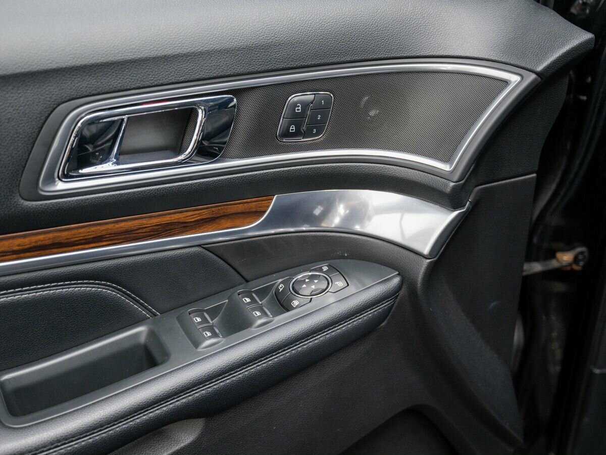 Ford Explorer б/у, 2017, Автоматическая. Фото: #17