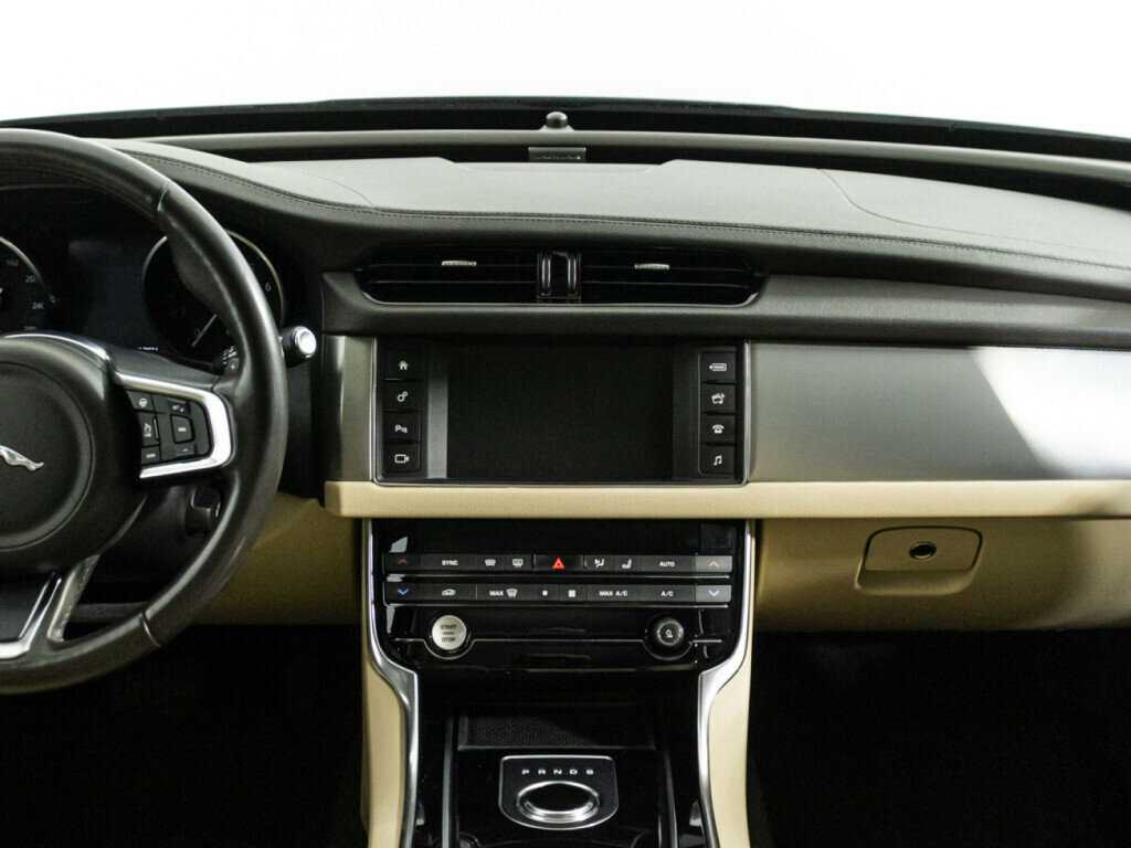 Jaguar XF б/у, 2017, Автоматическая. Фото: #11