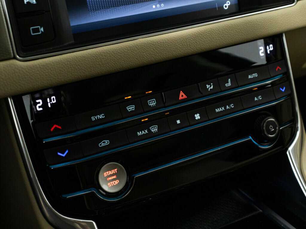 Jaguar XF б/у, 2017, Автоматическая. Фото: #19