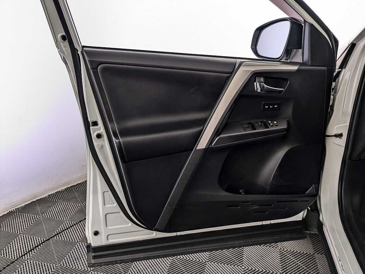 Toyota RAV4 б/у, 2018, Автоматическая. Фото: #16