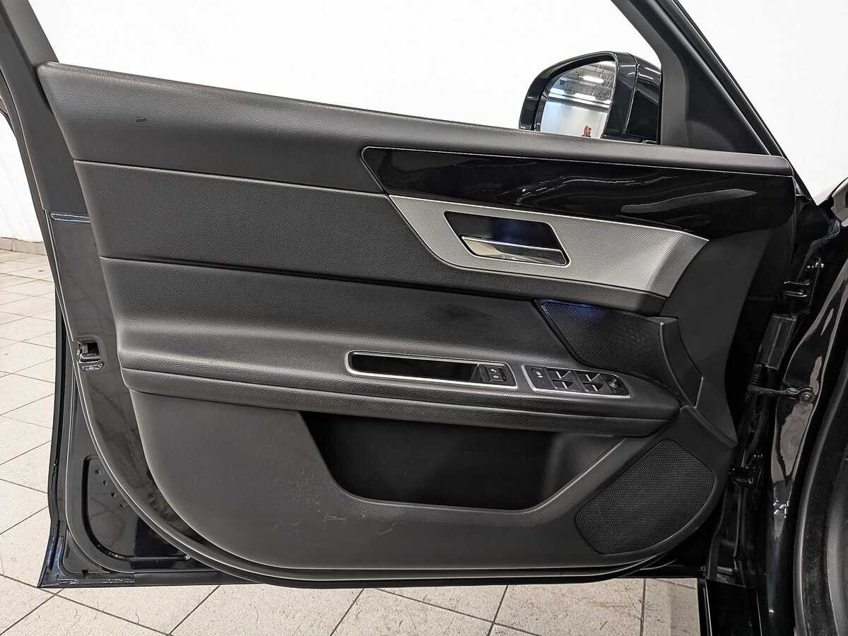 Jaguar XF б/у, 2017, Автоматическая. Фото: #16