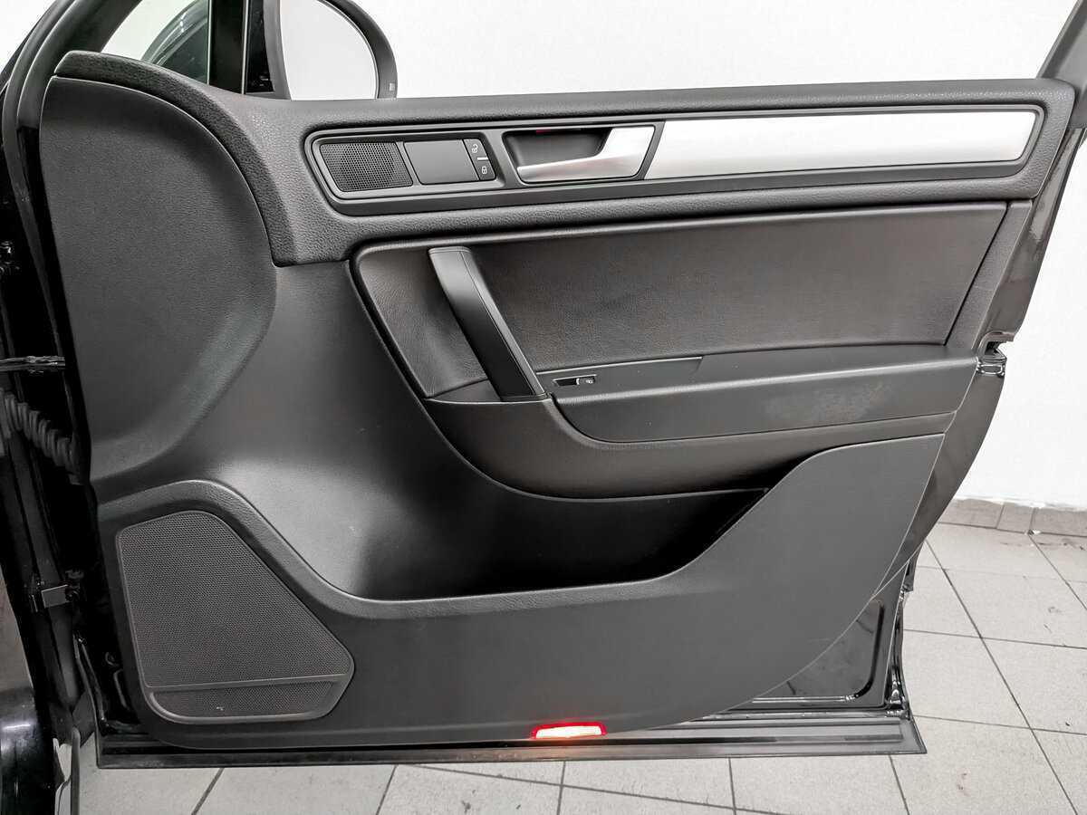 Volkswagen Touareg б/у, 2013, Автоматическая. Фото: #22