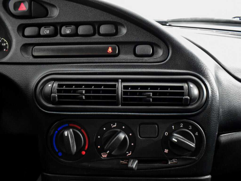 Chevrolet Niva б/у, 2017, Механическая. Фото: #12