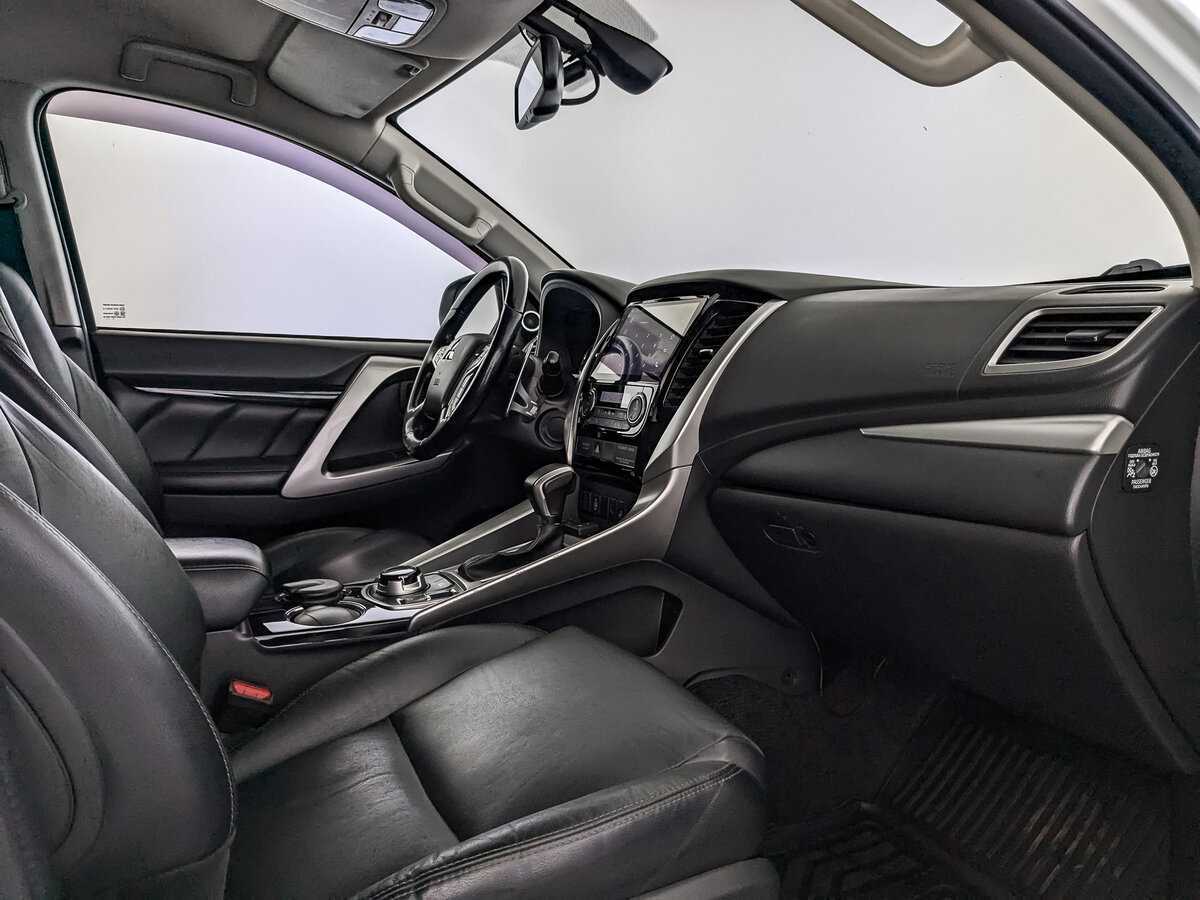 Mitsubishi Pajero Sport б/у, 2017, Автоматическая. Фото: #10