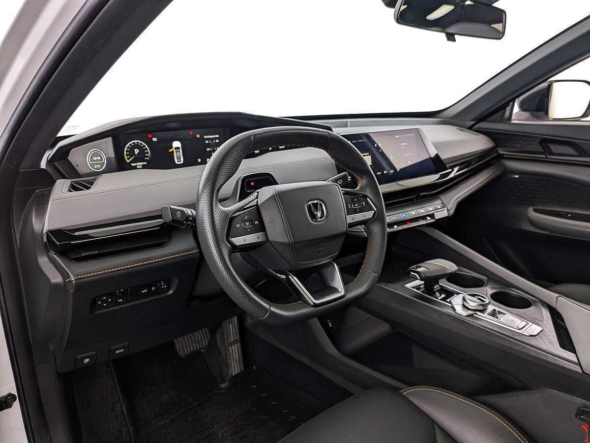 Changan UNI-V б/у, 2023, Роботизированная. Фото: #14